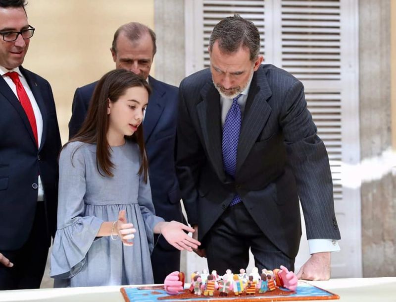 Don Felipe recibe a la zamorana Sara Benito Prieto, ganadora del concurso 'Qué es un Rey para ti'
