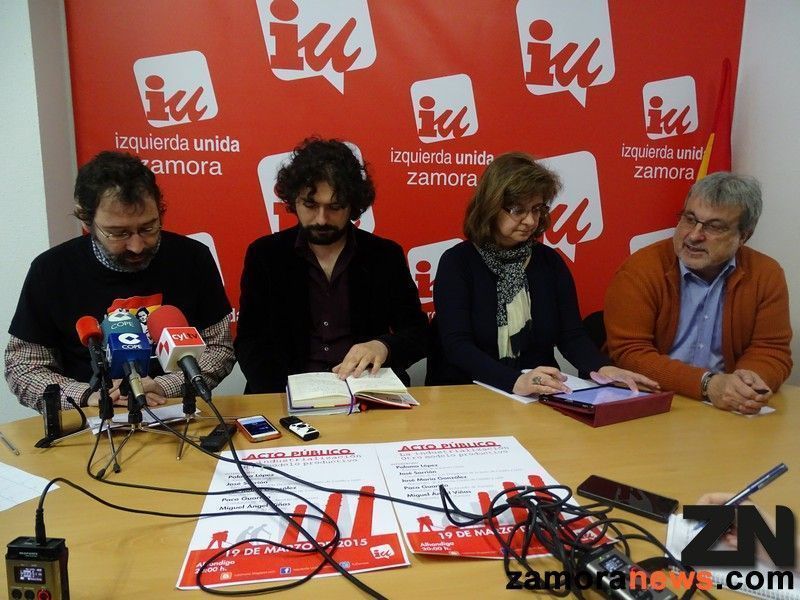Rueda de prensa en la sede de IU