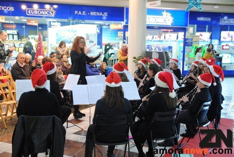 El Centro Comercial Valderaduey llena de actividades el centro comercial por Navidad