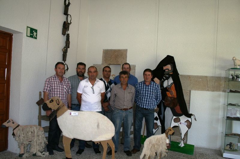 Asovino inaugura una exposición por su 25 aniversario