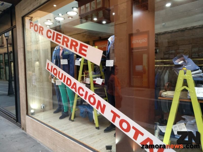 La calle de San Torcuato languidece de un cáncer comercial severo en Zamora