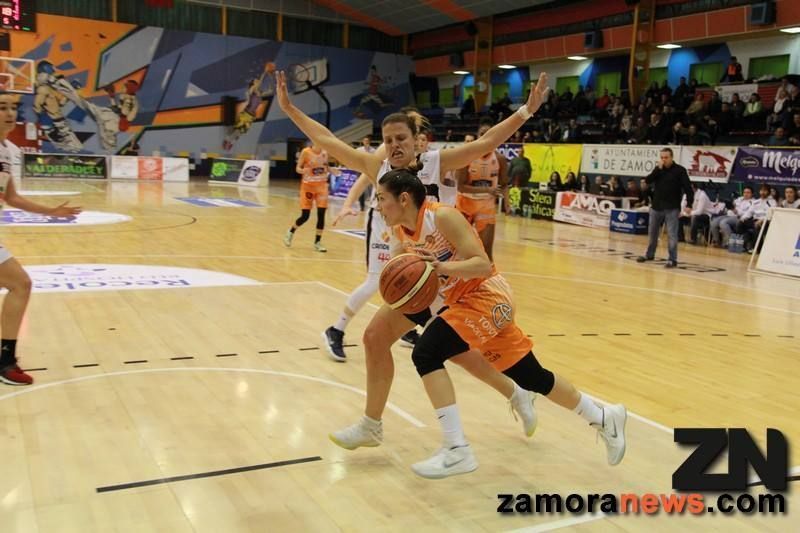 Un pésimo partido del Quesos el Pastor da al traste con la primera victoria del año ante Ensino 59-77