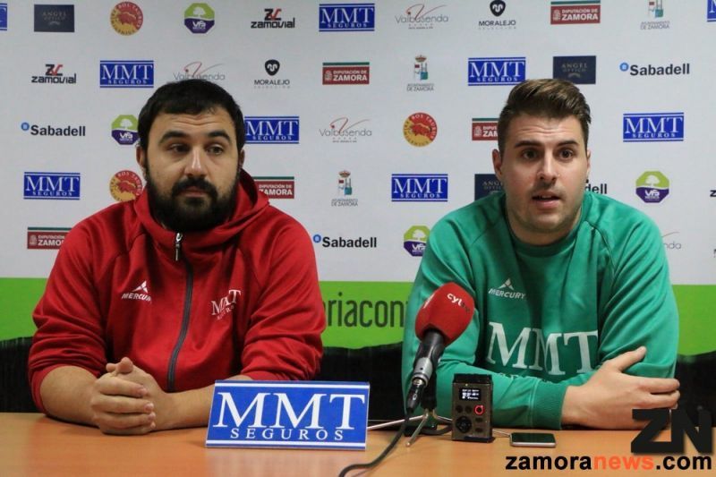 El entrenador Leo Álvarez y el pivote Marc Abalós | Foto: Rafael Lorenzo
