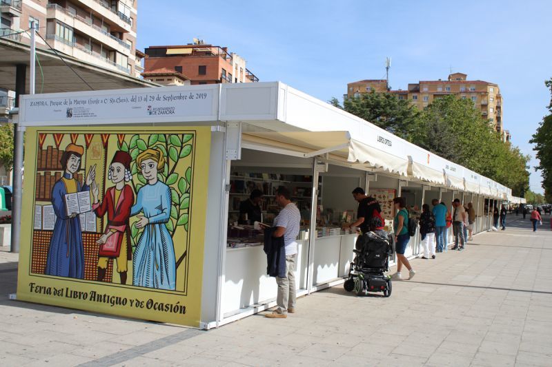 Abierta desde hoy y hasta el domingo 29 de septiembre la la Feria del Libro Antiguo y de Ocasión en la Plaza de La Marina, 30.000 libros a tu disposición