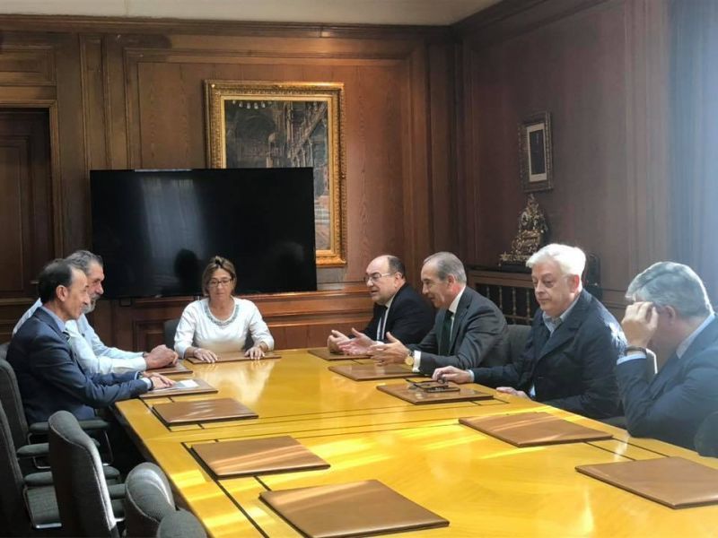 Reunión en la Diputación Provincial con la directiva de la Cámara de Comercio de Zamora