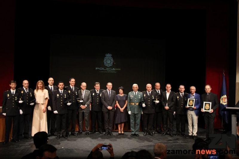 La Policía Nacional celebra su día de los Santos Ángeles Custodios